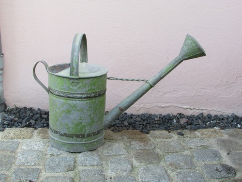 Alte runde zinkgießkanne - runde,