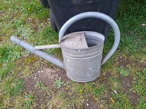 Alte dichte zink gießkanne - alte,