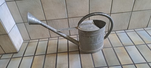 Große alte zinkgießkanne - große,